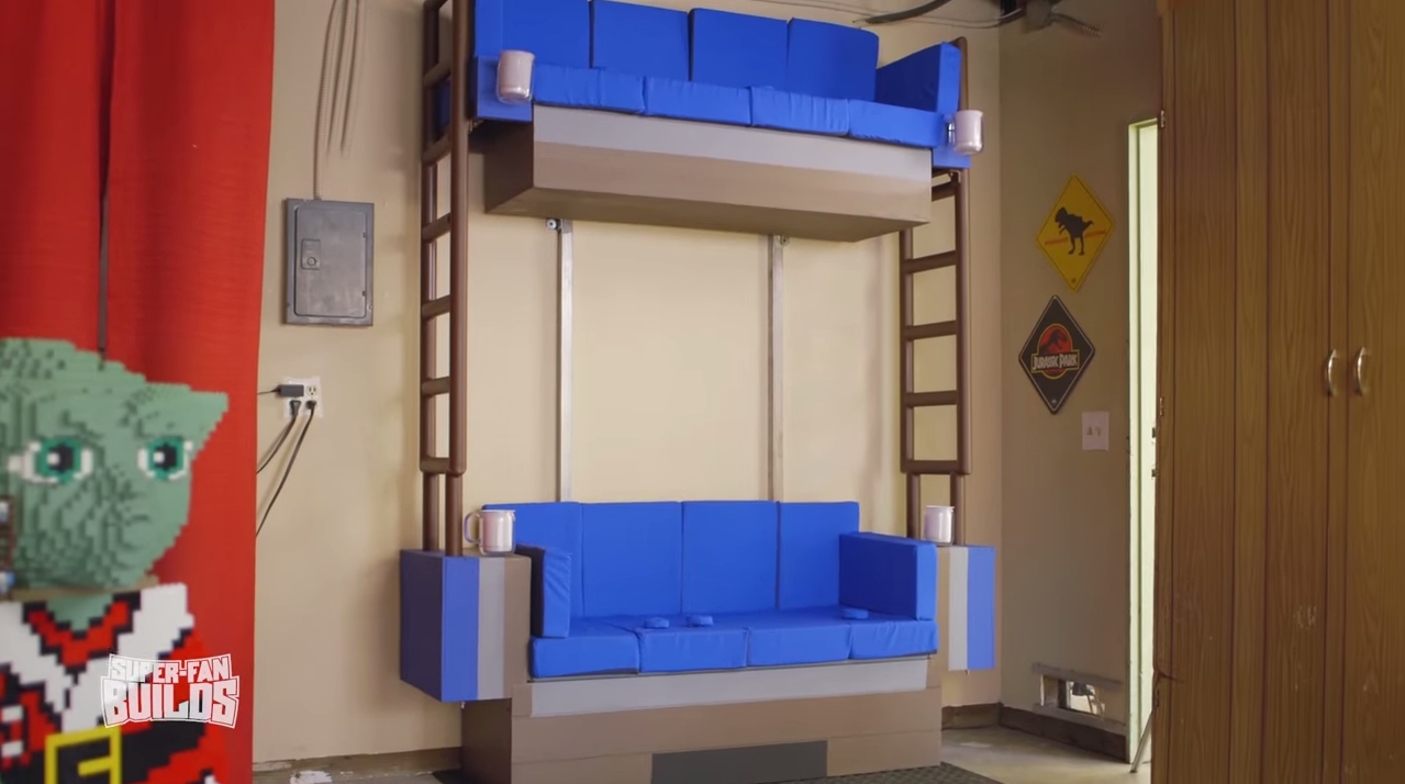 Echte Doppeldecker Couch würde Emmet stolz machen