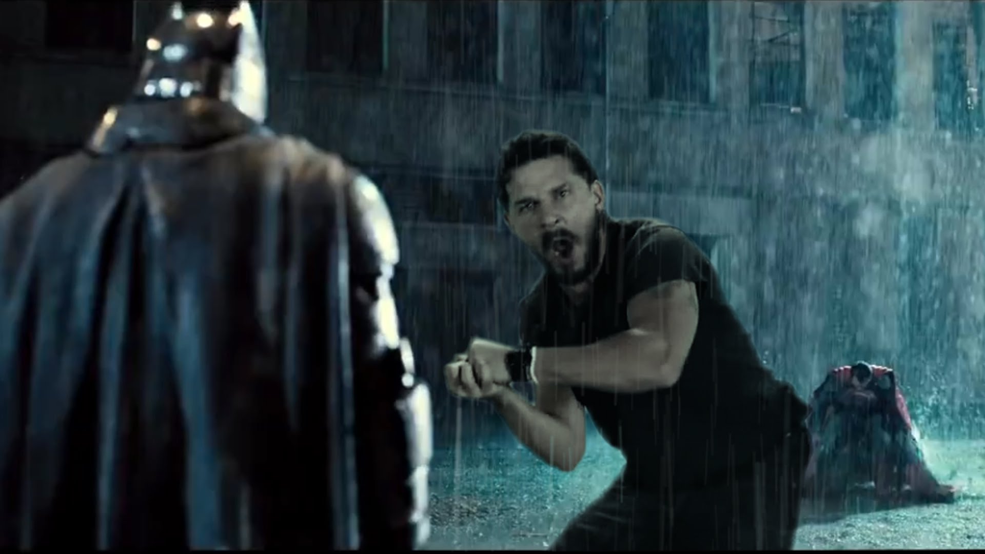 Shia Lebeouf motiviert Batman zum Kampf gegen Superman